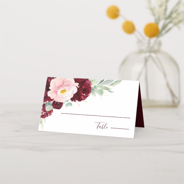 Moderne Bloral Burgundy Blush Wedding Platzkarte (Vorderseite)