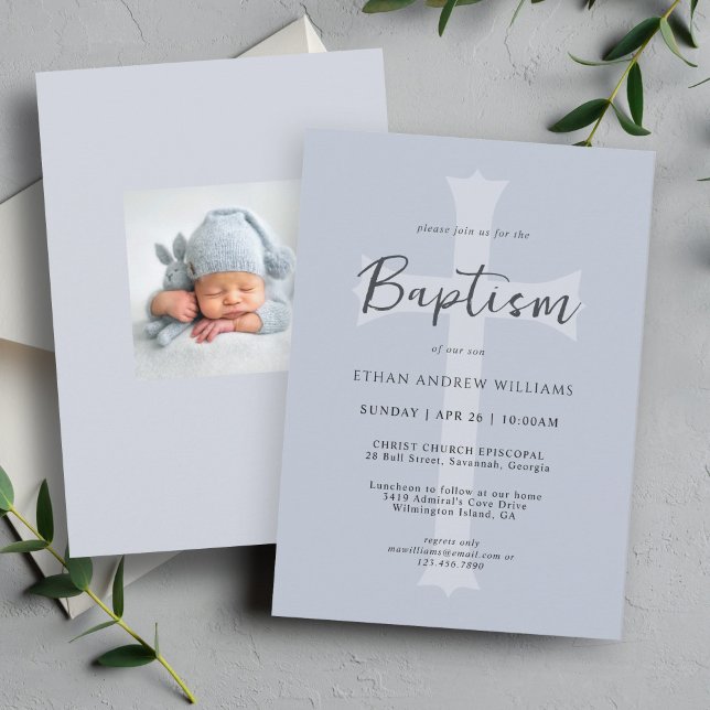 Moderne Blue Cross Baby Taufe mit Foto Einladung (This contemporary styled baptism invitation may be ordered as printed or digital download!)