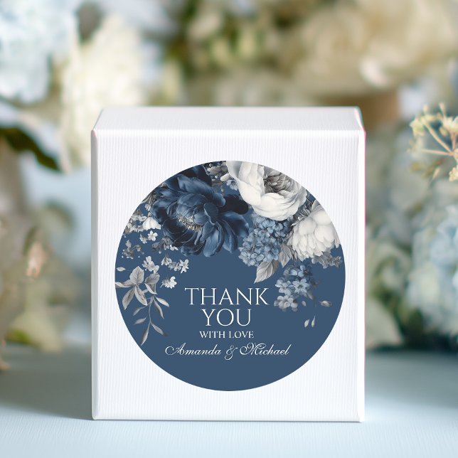 Moderne Blues & Graublütenhochzeit Runder Aufkleber (Modern Blues & Gray Floral Wedding Classic Round Sticker)