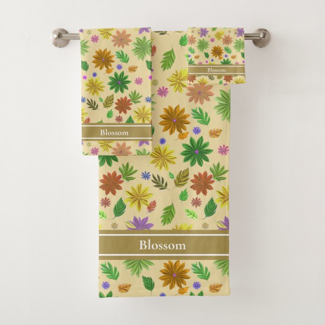 Moderne Blume und Text auf Champagner Beige Badhandtuch Set (Insitu)