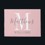 Moderne Blush Pink Gray Monogram Newlyweds Hochzei Fußmatte<br><div class="desc">Personalisiertes,  modernes,  handgeschriebenes Skript,  fett,  weiß und grau Monogramm-Design mit Braut- und Bräutigam-Nachname und erstmalig auf einem rosa Hintergrund. Ein einzigartiges und großartiges Geschenk für Neugeborene. Gut für neues Haus zusammen. Anpassen mit Nachname,  Monogramm Initial und Farben. Elke Clarke©</div>