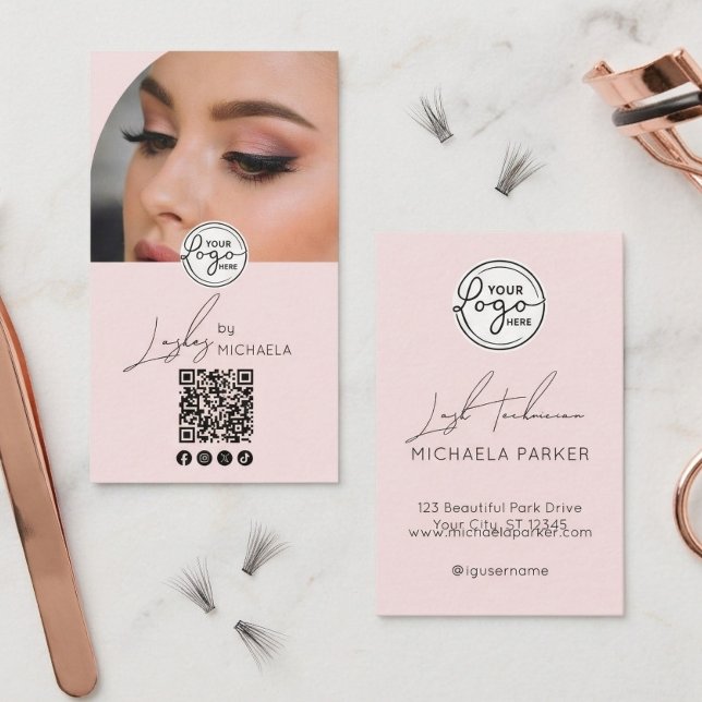 Moderne Blush Pink Script Logo QR Code Foto Wimper Visitenkarte (Von Creator hochgeladen)
