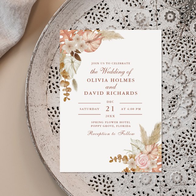 Moderne Boho Chic Floral Pampas Grass Wedding Einladung (Modern Boho Chic Floral Pampas Grass Wedding Invitation on a beautiful neutral boho plate.)