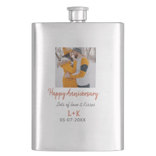 Moderne Boho frohes Jubiläum Name Datum Orange Flachmann