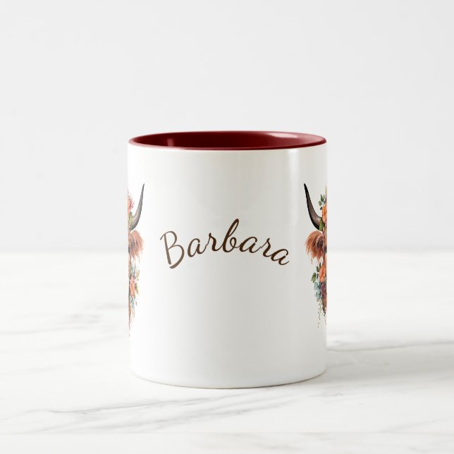 Moderne Boho-Hochland-Kuh mit Blume Zweifarbige Tasse (Mittel)