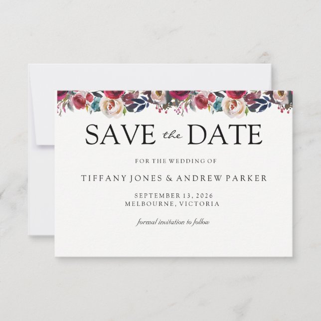 Moderne bordeauxfarbene Hochzeit Save the Date (Vorderseite)