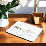 Moderne Boss-Mama Stilvoller Graumarmor Mousepad<br><div class="desc">Personalisieren und dekorieren Sie Ihren Arbeitsbereich und machen Sie sich mit unserem lustigen, stilvollen und trendigen "Boss Mama"-Mauskissen bekannt. Das Design zeichnet sich durch einen eleganten Hintergrund aus weißem Marmor mit "Boss Mama" aus, die in einem modischen Imitat mit goldenem Pinselskript & san-serif Typografie entworfen wurde. Ein stilvolles Herz ersetzt...</div>
