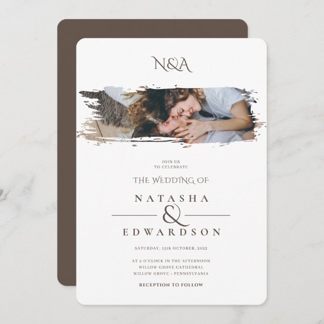 Moderne Braun- und Weißstreuer Foto Hochzeit Einladung (Vorne/Hinten)