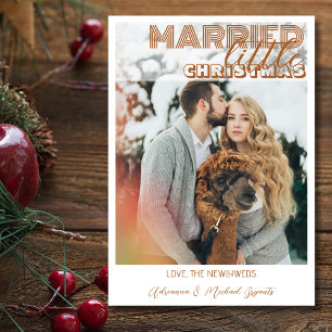 Moderne braune Kalligrafie Married Little Christma Feiertagskarte