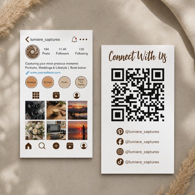Moderne braune soziale Medien Foto Grid QR-Code Visitenkarte (Aesthetic Brown Social Media Photo Grid Business Card with QR Code)
