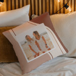 Moderne braune und beige Form | FOTO Kissen<br><div class="desc">Kissen sorgen für durchdachte und praktische Geschenke und bieten dem Gast Komfort und Entspannung. Hier ist eine Beschreibung der Kissen als Geschenk: Geben Sie das Geschenk von ultimativem Komfort und Entspannung mit diesen luxuriösen Kissen. Diese Kissen sind mit edlen Materialien gefertigt und sollen ein angenehmes Schlaf-Erlebnis bieten und das Wohlbefinden...</div>