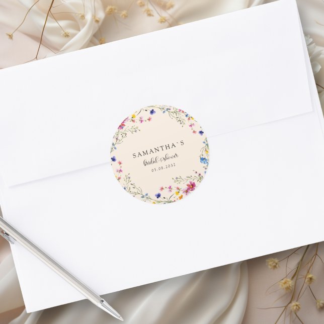Moderne Brautparty mit Wildblumen Runder Aufkleber (Modern Wildflower Bridal Shower Classic Round Sticker)