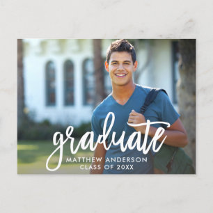 Moderne Brush Script Graduation Party Einladungspostkarte