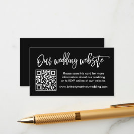 Moderne Brush Script Wedding Website QR Black Begleitkarte