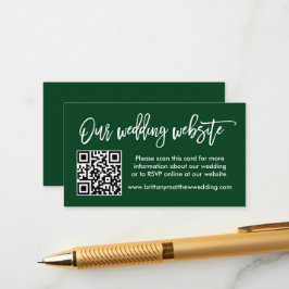Moderne Brush Script Wedding Website QR Green Begleitkarte