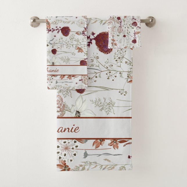 Moderne Burgund-Wildblumen | Elegant Boho Floral Badhandtuch Set (Insitu)