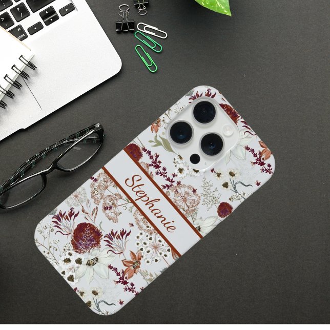 Moderne Burgund-Wildblumen | Elegant Boho Floral iPhone Hülle (Von Creator hochgeladen)