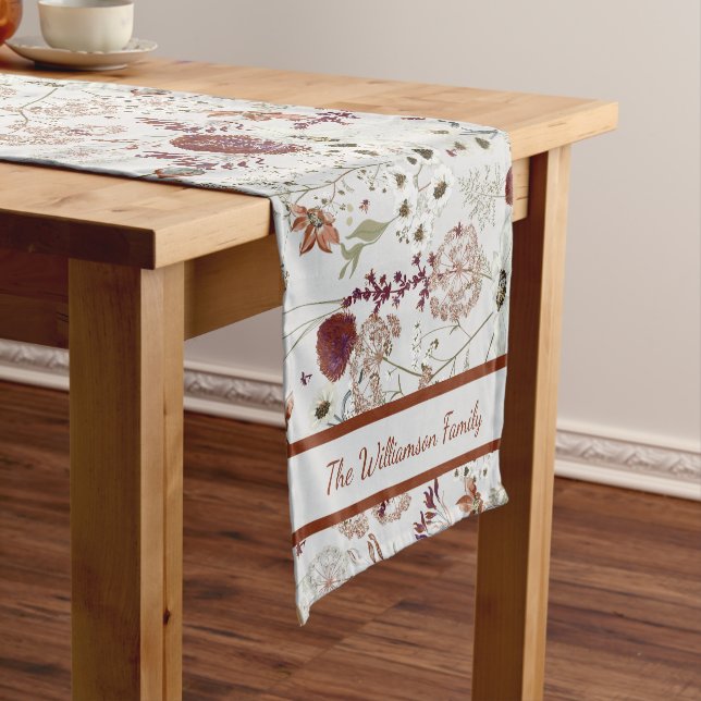 Moderne Burgund-Wildblumen | Elegant Boho Floral Kurzer Tischläufer (Beispiel)