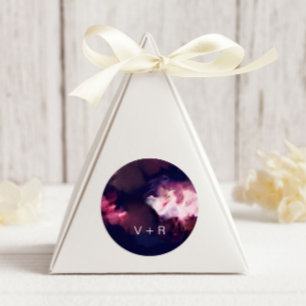 Moderne Burgundy Brush Strokes Monogram Wedding Runder Aufkleber