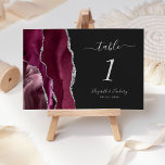 Moderne Burgundy Silver Agate Dark Wedding Tischnummer<br><div class="desc">Der links Rand dieser modernen Hochzeitskarte mit einer bordeauxfarbenen Aquarellgrenze,  die mit Imitaten aus silberfarbenem Glitzer bestickt ist. Der anpassbare Text kombiniert silbergraue Handschrift,  kursiv und kopperplate Schriftart auf einem schwarzen Hintergrund.</div>