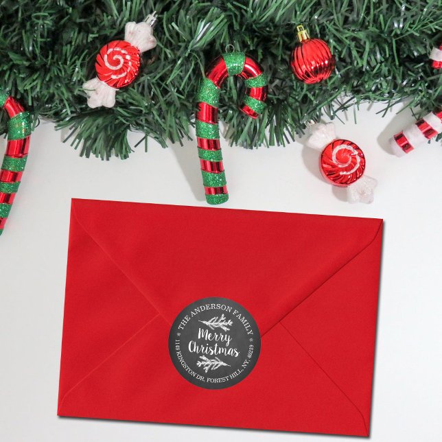 Moderne Chalkboard Pine Tree Rücksendeadresse Runder Aufkleber (Von Creator hochgeladen)