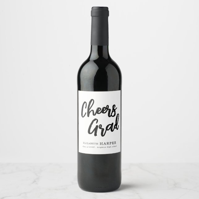 Moderne Cheers Grad Brush Script Abschluss  Weinetikett (Vorderseite)