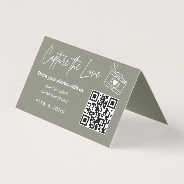 Moderne Chic-Capture-The-Love-QR-Code-Karte gefalt (Vorderseite)