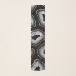 Moderne Chic Gold Schwarz-weiß Agate Geode Stones Schal<br><div class="desc">Dieses elegante und schicke Muster eignet sich perfekt für das trendige und stilvolle Individuum. Es verfügt über ein Imitat aus goldfarbenem, schwarzem und weißem Agate Geode-Stein auf einem pechschwarzen Hintergrund. Es ist einzigartig, cool, luxuriös und trendig. ***WICHTIGE HINWEIS FÜR DESIGN: Für individuelle Designanfragen, wie z.B. passende Produktanfragen, Farbänderungen, Platzierungsänderungen oder...</div>