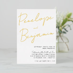 Moderne Chic Script Handschrift Gold Weiße Hochzei Folieneinladung