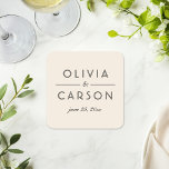 Moderne Creme und Black Wedding Monogram Rechteckiger Pappuntersetzer<br><div class="desc">Moderne und elegante,  cremefarbene,  schwarz-weiß-schwarze Hochzeitsnapkins zeichnen sich durch ein elegantes und minimales schwarz typografisches Monogramm aus,  das mit den Braut- und Bräutigamen und dem Hochzeitsdatum personalisiert werden kann.</div>