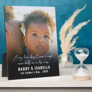 Moderne Daddy und Baby 1. Vatertag-Foto Fotoplatte