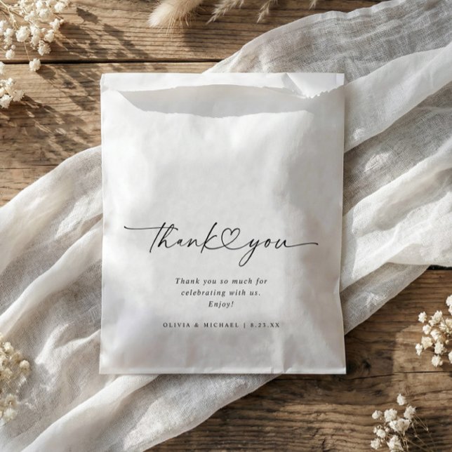 Moderne Dankeschön-Herz-Hochzeitsgeschenke Geschenktütchen (Personalized printed wedding treat bag with thank you script and heart in black and white)