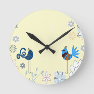 Moderne dekorative Blauvögel Runde Wanduhr