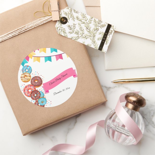 Moderne Donut Baby Sprinkles Babydusche Runder Aufkleber (Schenken)