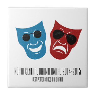 Moderne Dramenmasken mit Sonnenbrillendesign Fliese