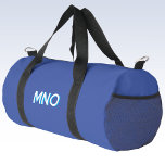 Moderne Drop Shadow Monogram Initials Blue Duffle Bag<br><div class="desc">Modernes,  minimalistisches Monogramm-Erstdesign,  das auf individuelle Wünsche umgestellt werden kann. Weiß auf tiefblauem Hintergrund mit einem helltürkisblauen 3D-Effekt fällt Schatten. Lassen Sie sich von der Masse abheben mit diesem auffälligen personalisierten Design.</div>