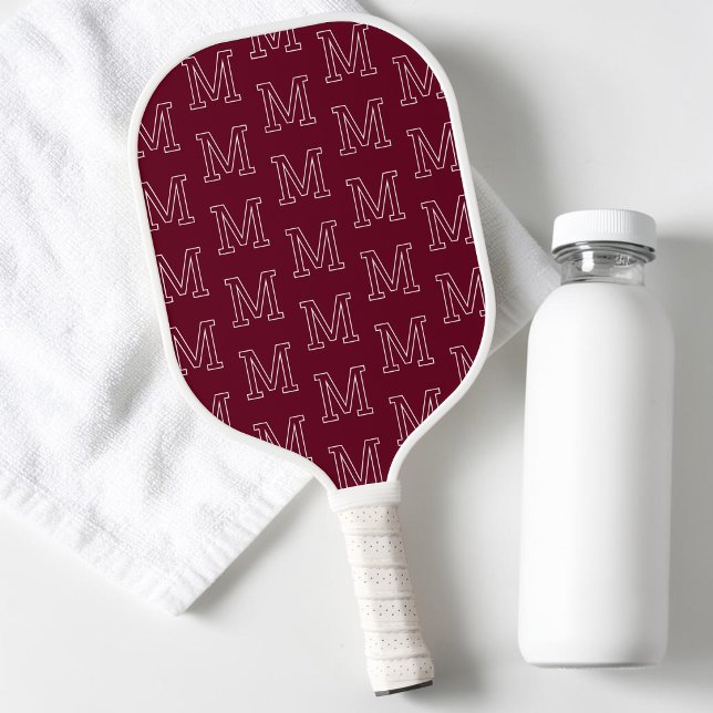 Moderne Dunkelrote Einfache Initialen Monogramm Mu Pickleball Schläger (Modern Dark Red Simple Initial Monogram Pattern Pickleball Paddle)