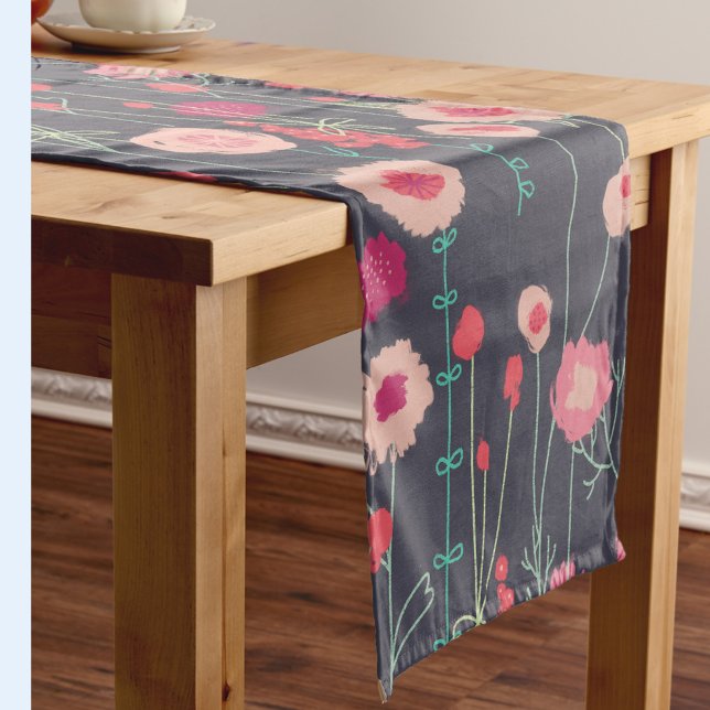 Moderne dunkle Flora Kurzer Tischläufer (Boho floral pink and charcoal gray table runner)