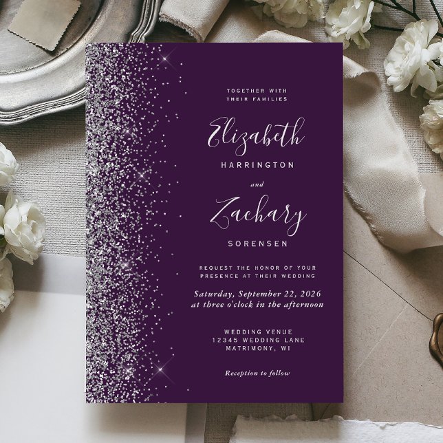 Moderne, dunkle Lila Silber Glitzer Edge Wedding Einladung (The perfect choice for a purple and silver themed wedding.)