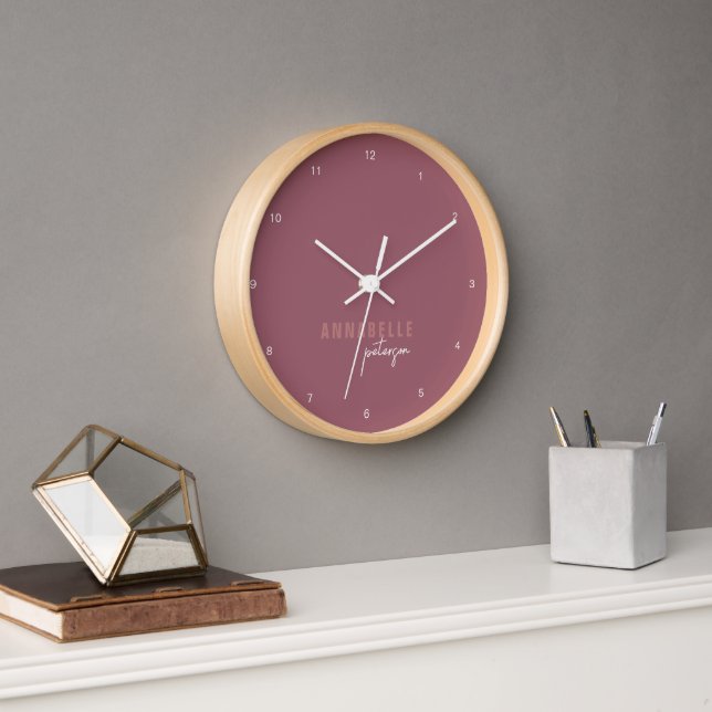 Moderne Dusty-Rose Minimales Skript Personalisiert Uhr (Büro)