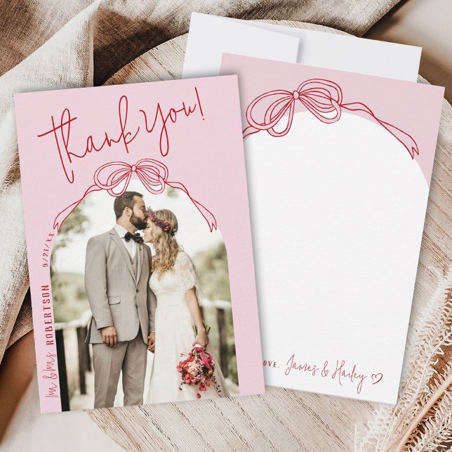 Moderne, eigenhändig gezeichnete Bow PINK Foto Hoc Dankeskarte (Pink and Red quirky whimsical modern coquette bow arch frame wedding photo Mr & Mrs thank you card)