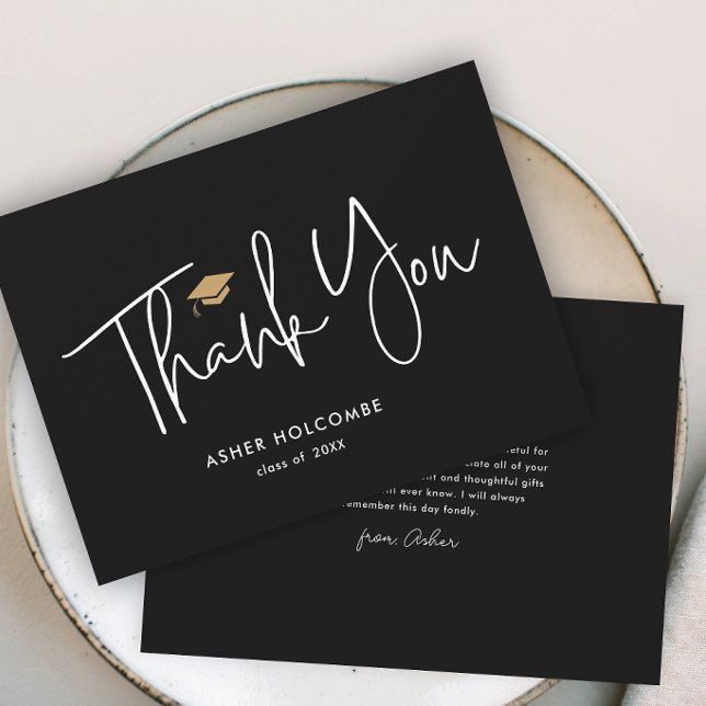 Moderne einfache Abschluss-Schrift Dankeskarte (Modern script black and white graduation cap graduation thank you note cards.)