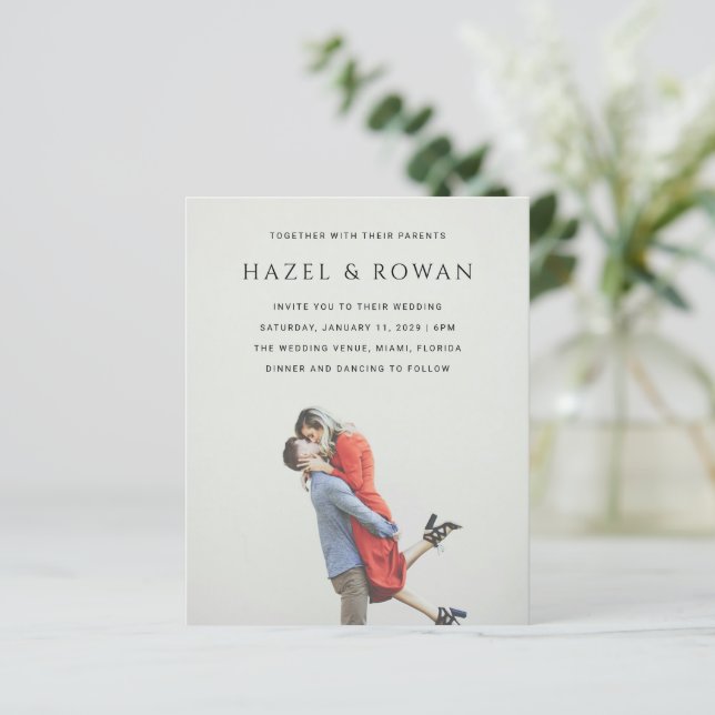 Moderne einfache Foto-Hochzeitseinladung (Stehend Vorderseite)