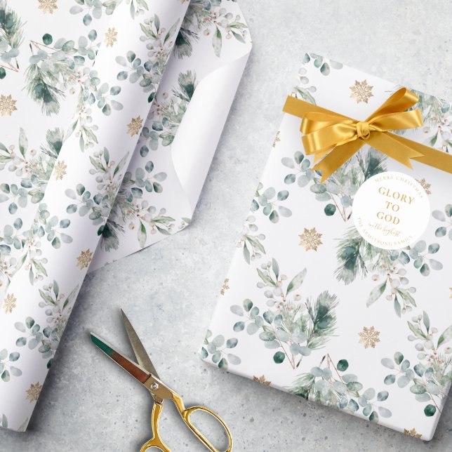 Moderne, einfache Gold Snowflake & Winter Grüne Geschenkpapier (Modern white, green and gold Christmas gift wrap with greenery, berries pine branches and snowflakes)