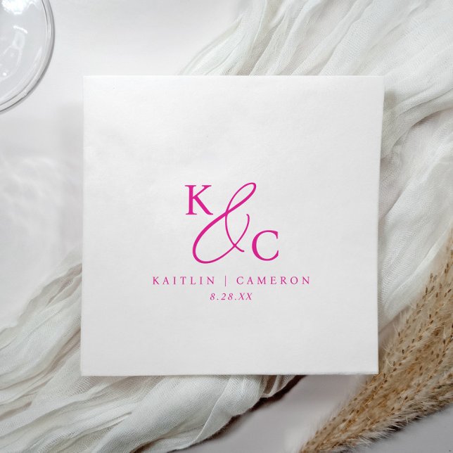 Moderne einfache Monogramm Magenta Rosa Hochzeit Serviette (Magenta pink wedding napkins with monogram initials in elegant modern minimalist typography)