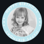 Moderne einfache Niedlich Kids Blue Happy Birthday Runder Aufkleber<br><div class="desc">Niedlich Happy Birthday Custom Schwarz-Weiß-Foto Aufkleber für Ihr Kindergeburtstag Party,  Sohn oder Tochter. Sie verfügen über einen niedlichen,  anpassbaren Namen und Foto. Ideal für Einladungen und Party-Taschen.</div>