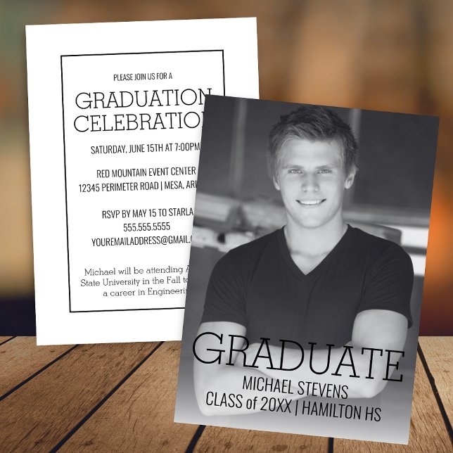 Moderne, einfache Schwarz-Weiß-Ausbildung Ankündigung (Modern Minimalist Simple Black and White Photo Graduation Announcement for High School or College)