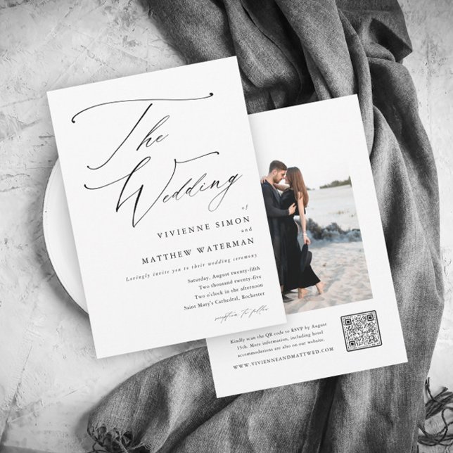 Moderne einfache Schwarz-Weiß-Hochzeit Einladung (Elegant script photo wedding invitation with QR Code Rsvp on the back.)