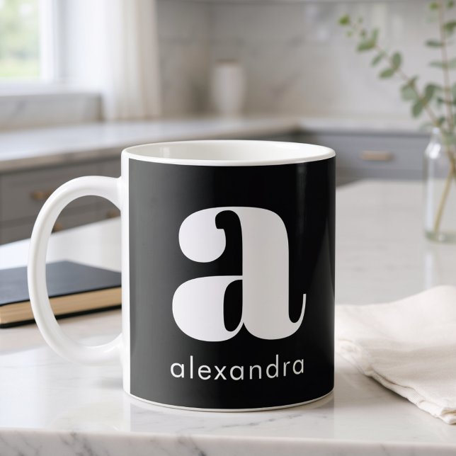 Moderne einfache schwarze Monogramm Anfangsbuchsta Kaffeetasse (Von Creator hochgeladen)
