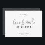 Moderne, einfache Typografie-Hochzeit Save The Date<br><div class="desc">Moderne elegante Typografie Hochzeit speichern das Datum einladen. Modernes minimalistisches Design. Die Farbe Schwarz/Weiß kann individuell angepasst werden.</div>